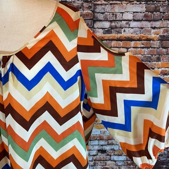 Chevron Umgee Cold Shoulder Blouse - Picture 4 of 8